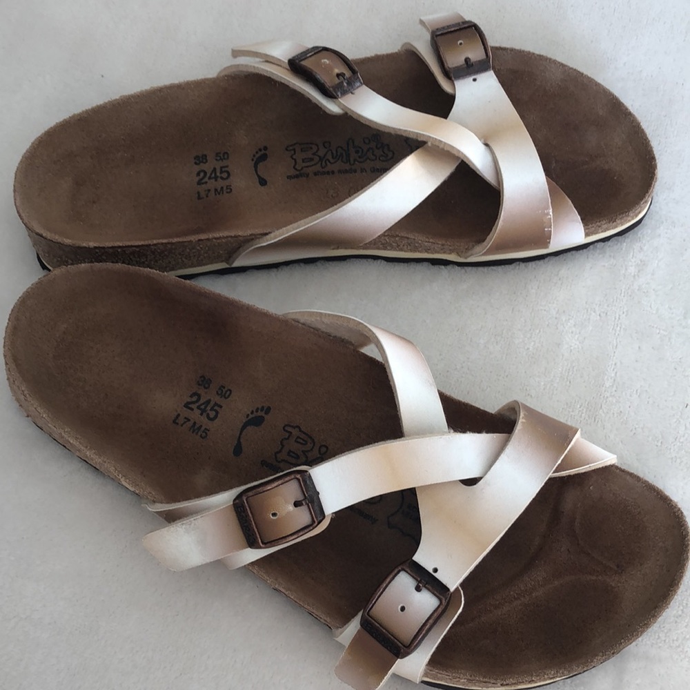 Birkenstock Birki’s size 38. Cream‎ with burnish look on straps. Criss/cross.EUC